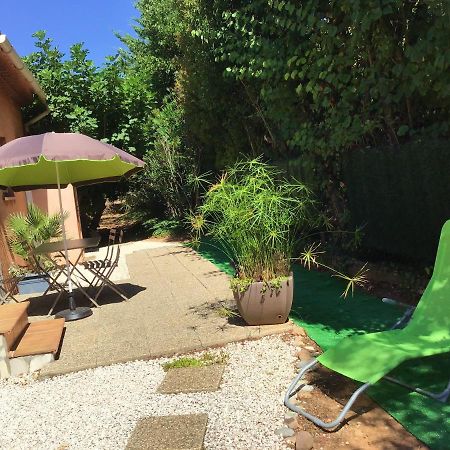 Charmant Appartement A Le Muy Avec Terrasse Et Jardin Exterior photo