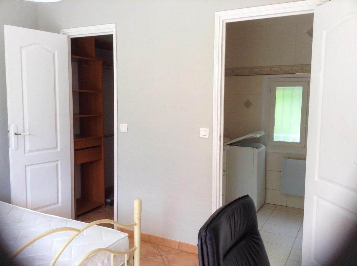 Charmant Appartement A Le Muy Avec Terrasse Et Jardin Exterior photo