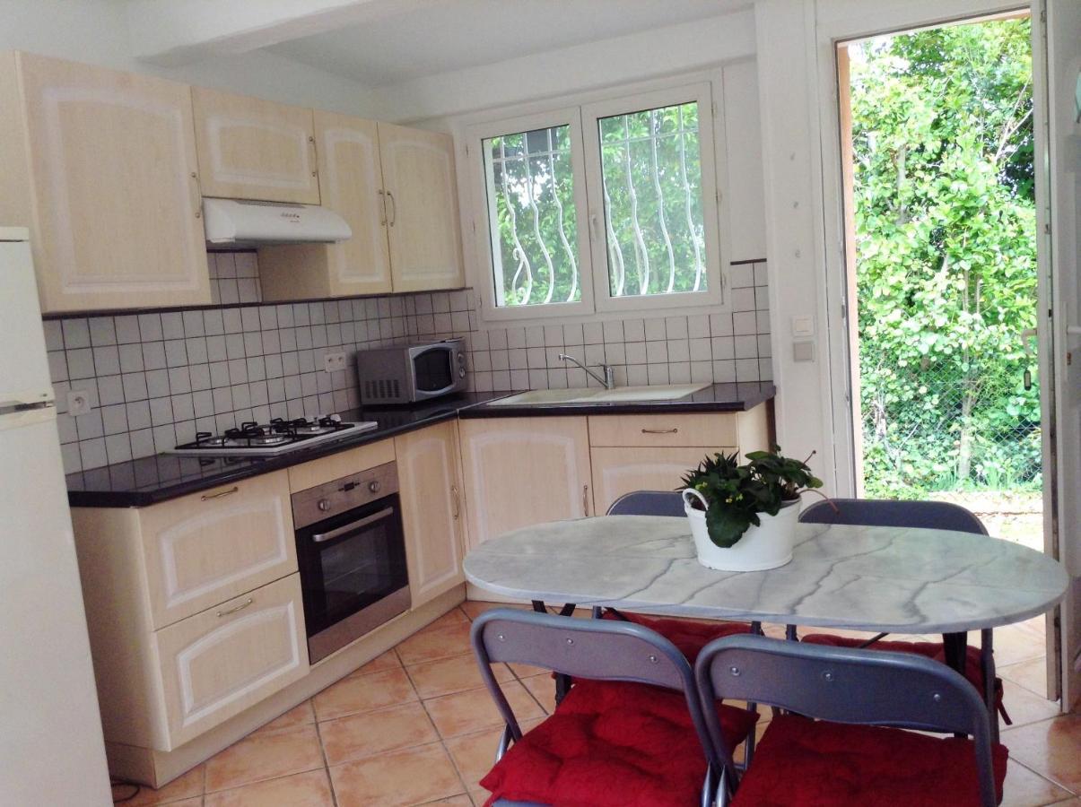 Charmant Appartement A Le Muy Avec Terrasse Et Jardin Exterior photo